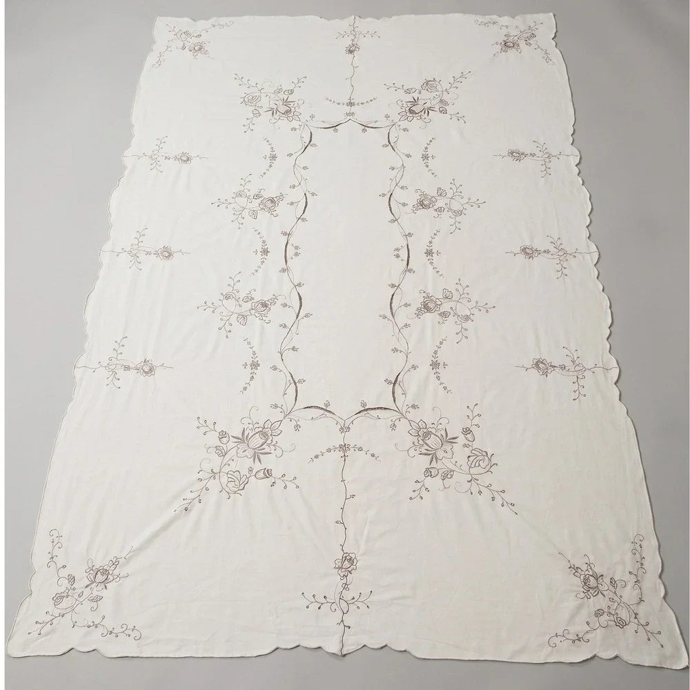 Vintage Antique Hand Embroidered White Linen Tablecloth Scalloped Cutwork Floral